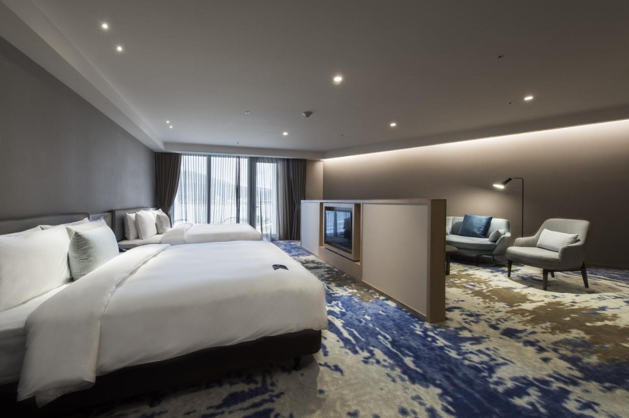 Golden Tulip Fab Hotel New Taipei Tamsui Exterior photo