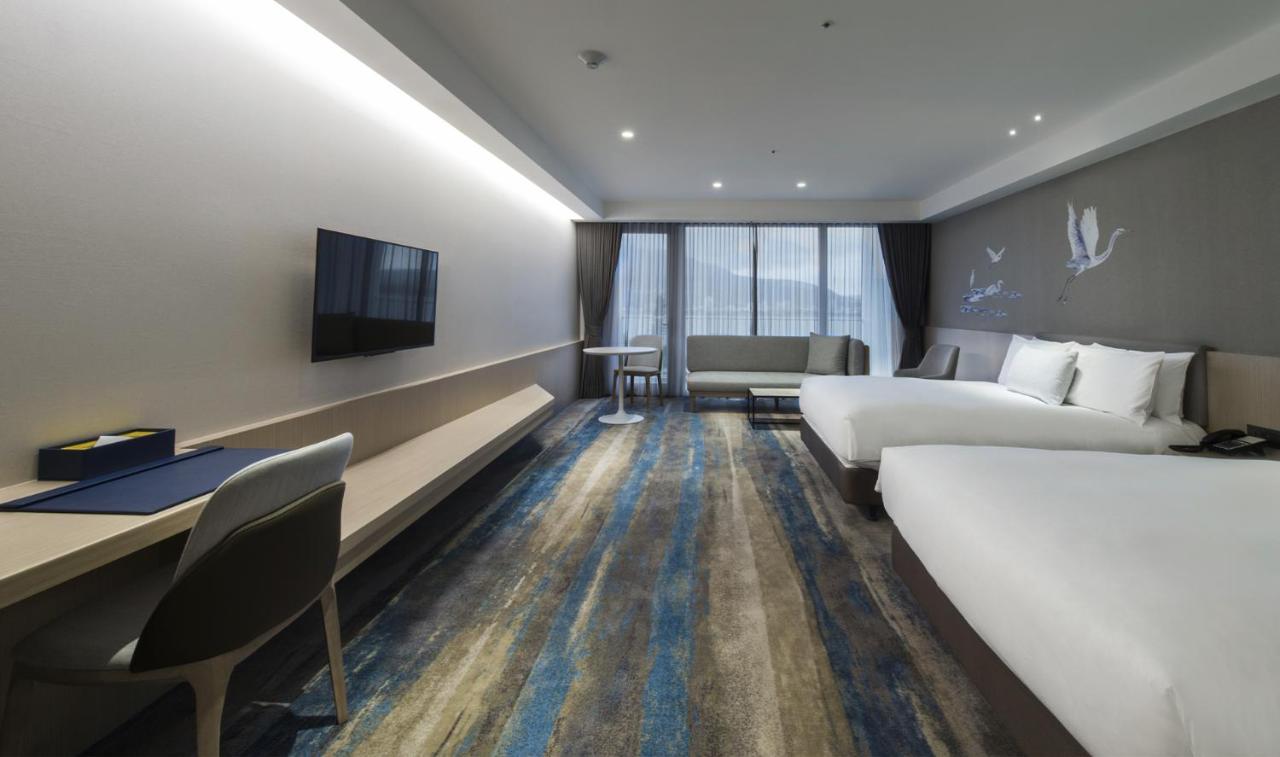 Golden Tulip Fab Hotel New Taipei Tamsui Exterior photo